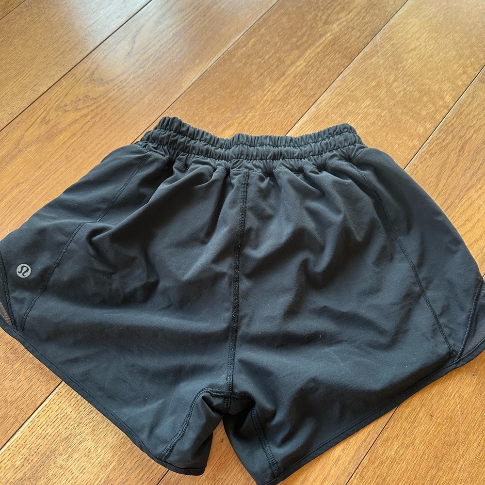 lululemon athletica Women’s Hotty Hot High Rise lined 2.5” Athletic Short size 2